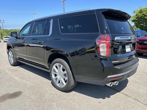 Black 2022 Chevrolet Suburban 4WD High Country