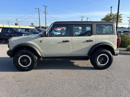 Desert Sand 2026 Ford Bronco Base