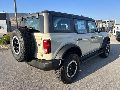 Desert Sand 2026 Ford Bronco Base