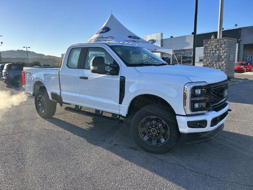 Oxford White 2027 Ford F-350 XL