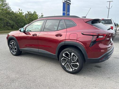 Crimson Metallic 2025 Chevrolet Trax FWD 2RS