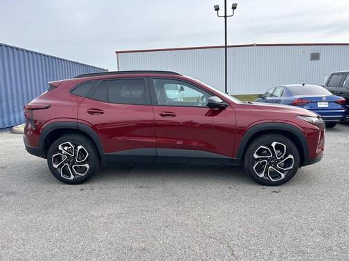 Crimson Metallic 2025 Chevrolet Trax FWD 2RS