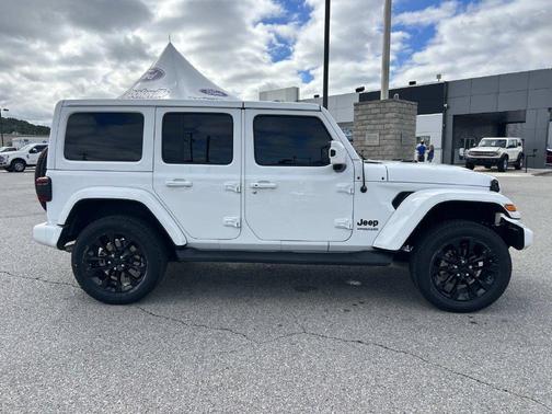 Bright White Clearcoat 2021 Jeep Wrangler Unlimited Sahara