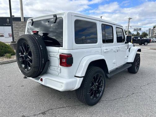 Bright White Clearcoat 2021 Jeep Wrangler Unlimited Sahara
