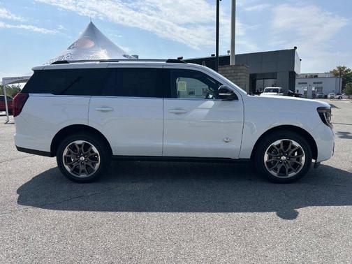 Star White Metallic Tri-Coat 2026 Ford Expedition King Ranch