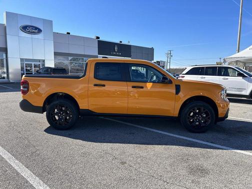 Orange Fury Metallic Tri-Coat 2026 Ford Maverick XLT