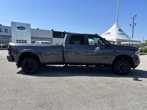 2022 RAM 3500 Laramie Crew Cab 4x4 8' Box