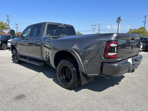 2022 RAM 3500 Laramie Crew Cab 4x4 8' Box