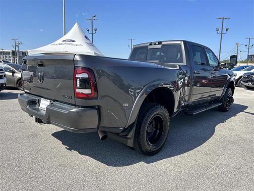2022 RAM 3500 Laramie Crew Cab 4x4 8' Box