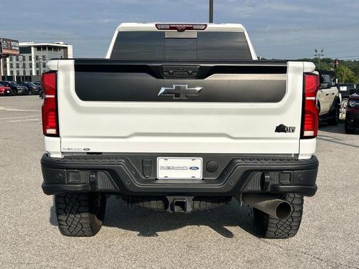 Summit White 2025 Chevrolet Silverado 2500 4WD Crew Cab Standard Bed ZR2