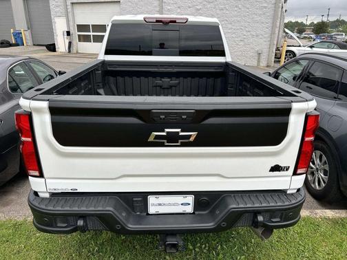 Summit White 2025 Chevrolet Silverado 2500 4WD Crew Cab Standard Bed ZR2