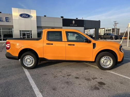 Orange Fury Metallic Tri-Coat 2026 Ford Maverick XL