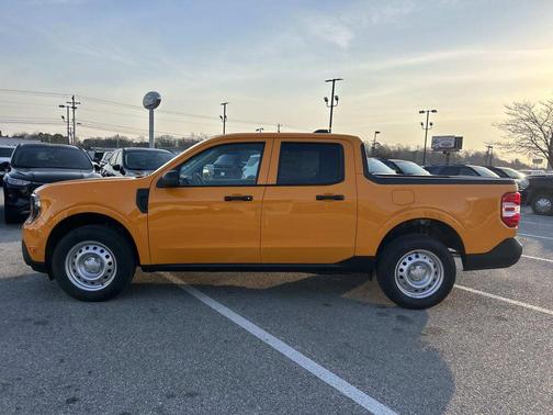Orange Fury Metallic Tri-Coat 2026 Ford Maverick XL