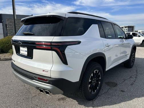 Iridescent Pearl Tricoat 2025 Chevrolet Traverse AWD Z71
