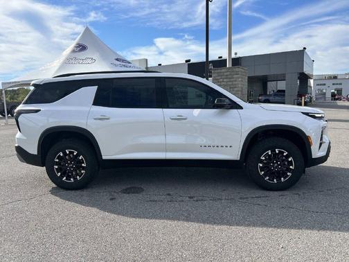 Iridescent Pearl Tricoat 2025 Chevrolet Traverse AWD Z71