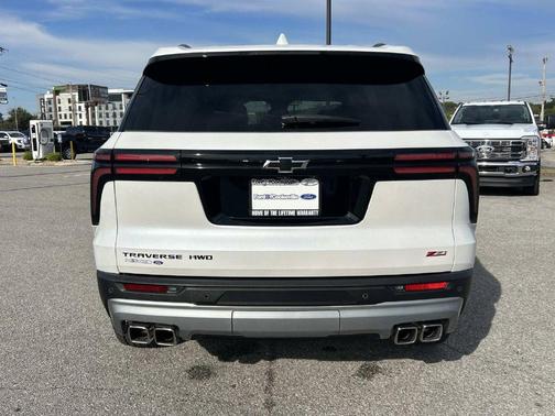 Iridescent Pearl Tricoat 2025 Chevrolet Traverse AWD Z71
