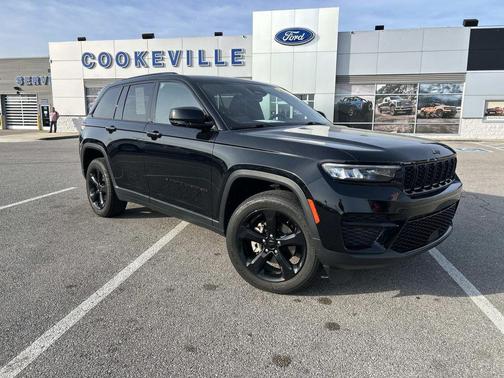 Diamond Black Crystal Pearlcoat 2023 Jeep Grand Cherokee Altitude