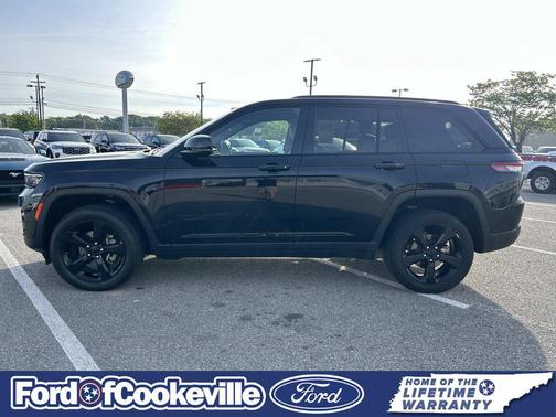 Diamond Black Crystal Pearlcoat 2023 Jeep Grand Cherokee Altitude