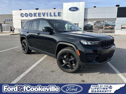 Diamond Black Crystal Pearlcoat 2023 Jeep Grand Cherokee Altitude