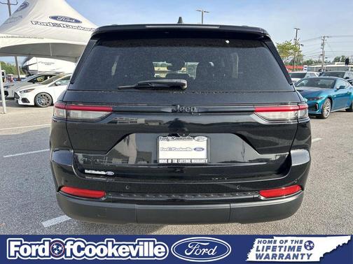 Diamond Black Crystal Pearlcoat 2023 Jeep Grand Cherokee Altitude