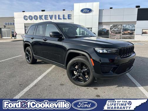 Diamond Black Crystal Pearlcoat 2023 Jeep Grand Cherokee Altitude