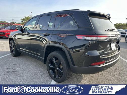 Diamond Black Crystal Pearlcoat 2023 Jeep Grand Cherokee Altitude