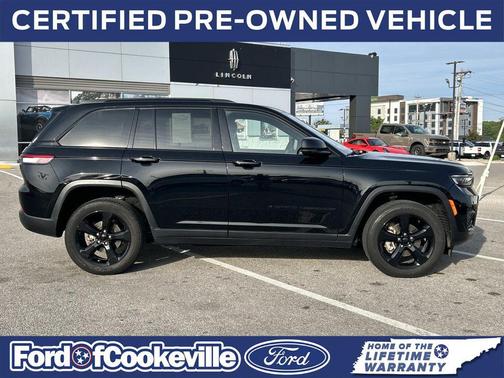 Diamond Black Crystal Pearlcoat 2023 Jeep Grand Cherokee Altitude