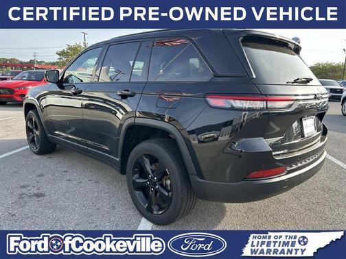 Diamond Black Crystal Pearlcoat 2023 Jeep Grand Cherokee Altitude