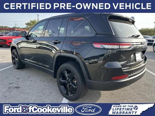 Diamond Black Crystal Pearlcoat 2023 Jeep Grand Cherokee Altitude
