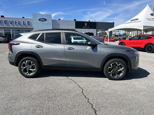 Sterling Gray Metallic 2024 Chevrolet Trax LT