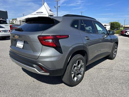 Sterling Gray Metallic 2024 Chevrolet Trax LT