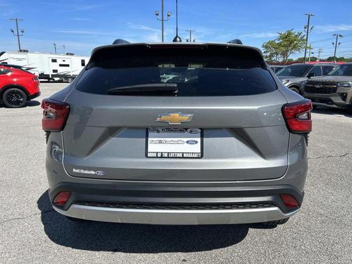 Sterling Gray Metallic 2024 Chevrolet Trax LT
