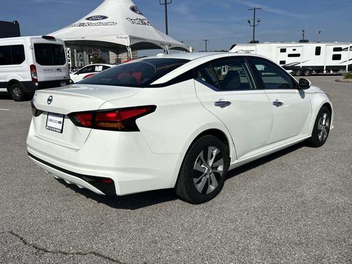 Glacier White 2020 Nissan Altima S FWD