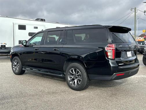 2022 Chevrolet Suburban 4WD Z71
