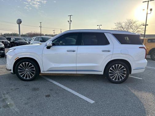 Hyper White 2023 Hyundai PALISADE Calligraphy