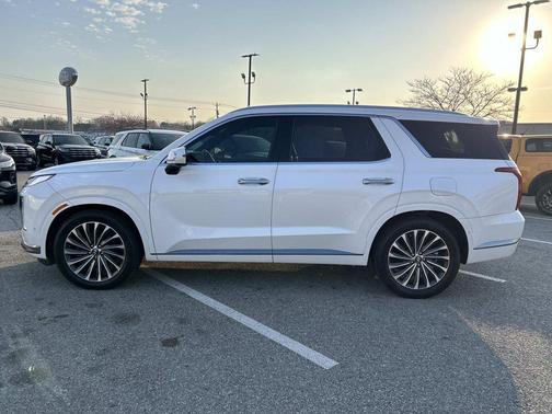 Hyper White 2023 Hyundai PALISADE Calligraphy