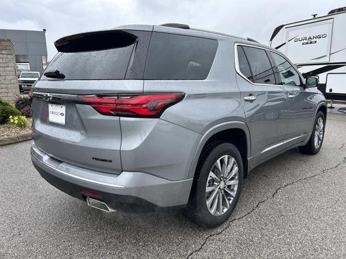 Sterling Gray Metallic 2023 Chevrolet Traverse Premier