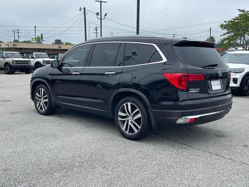 Crystal Black Pearl 2016 Honda Pilot Touring