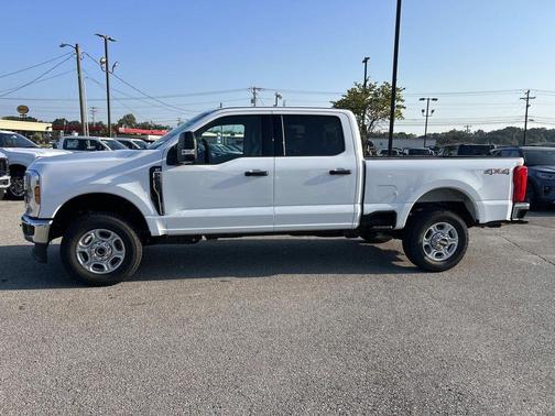Oxford White 2027 Ford F-250 XLT