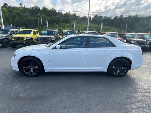 2022 Chrysler 300 S
