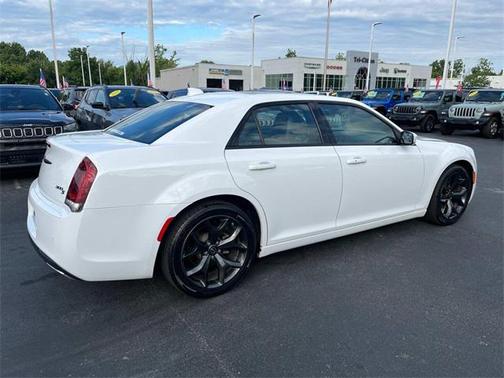 2022 Chrysler 300 S