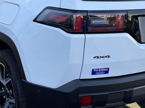 bright white clearcoat 2026 Jeep Cherokee Overland