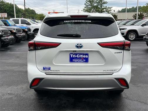 2022 Toyota Highlander Hybrid Platinum