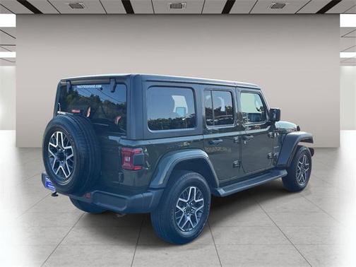 2024 Jeep Wrangler 4-Door Sahara