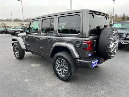 2025 Jeep Wrangler 4-Door Sahara 4x4