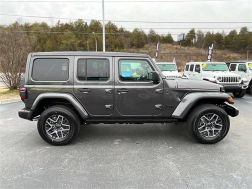 2025 Jeep Wrangler 4-Door Sahara 4x4