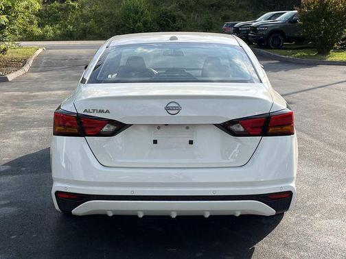 Glacier White 2025 Nissan Altima 2.5 SV