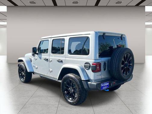 Silver Zynith Clearcoat 2024 Jeep Wrangler 4xe Sahara