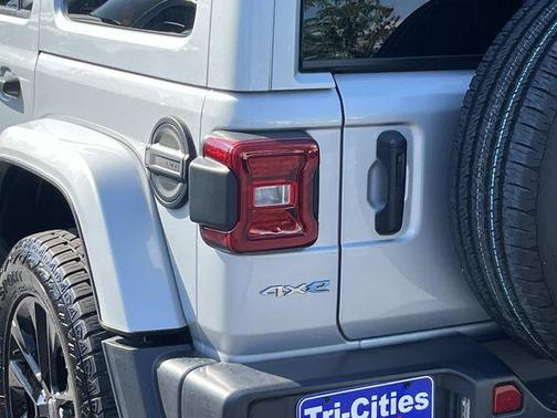 Silver Zynith Clearcoat 2024 Jeep Wrangler 4xe Sahara