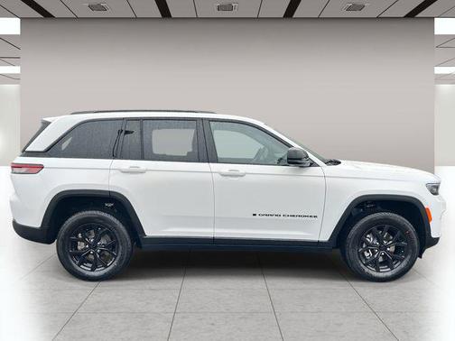 Bright White Clearcoat 2025 Jeep Grand Cherokee Altitude